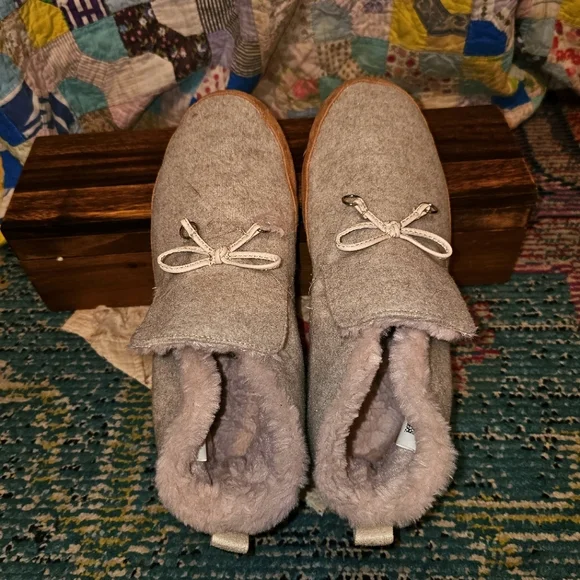 Toms Shoes Toms Booty Slippers In Cozy Gray With Bow Detail